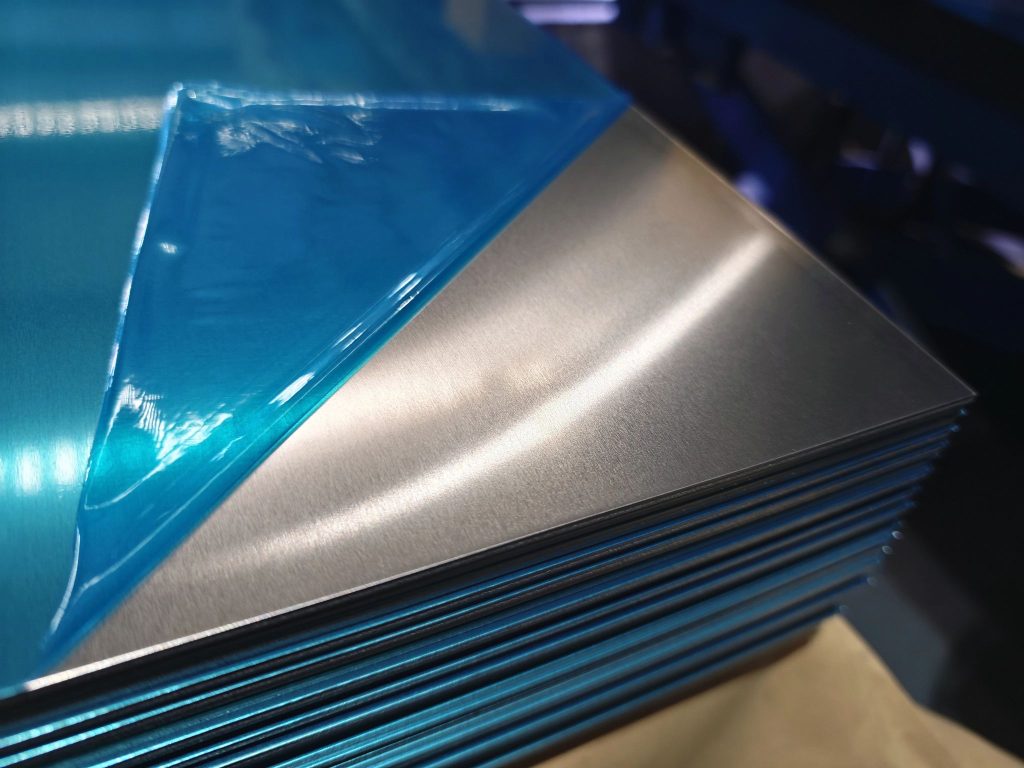 Affordable lacquered aluminum sheet for closures in India